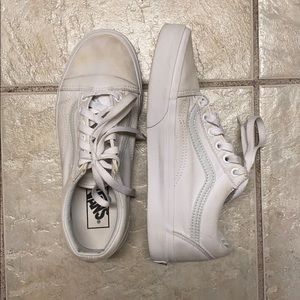 VGUC white old skool vans